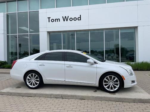 Crystal White Tri-Coat 2017 Cadillac XTS Luxury
