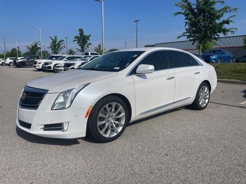 Crystal White Tri-Coat 2017 Cadillac XTS Luxury