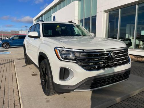 Opal White Pearl 2026 Volkswagen Atlas 2.0T SE W/TECHNOLOGY
