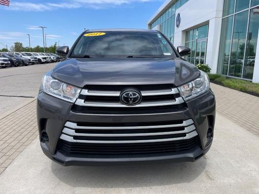 Predawn Gray Mica 2017 Toyota Highlander LE