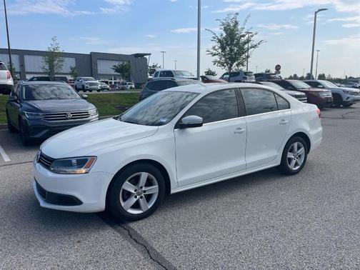 White 2013 Volkswagen Jetta TDI