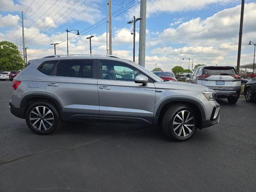 Pyrite Silver Metallic 2022 Volkswagen Taos 1.5T SE