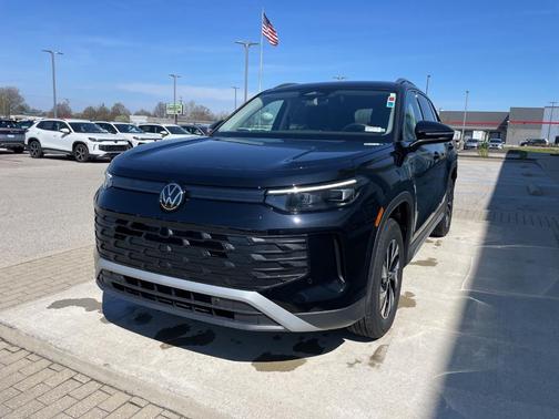 Deep Black Pearl Effect 2026 Volkswagen Tiguan 2.0T S