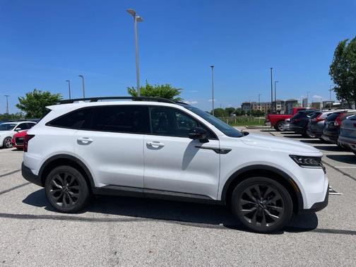Glacial White Pearl 2023 Kia Sorento X-Line SX Prestige