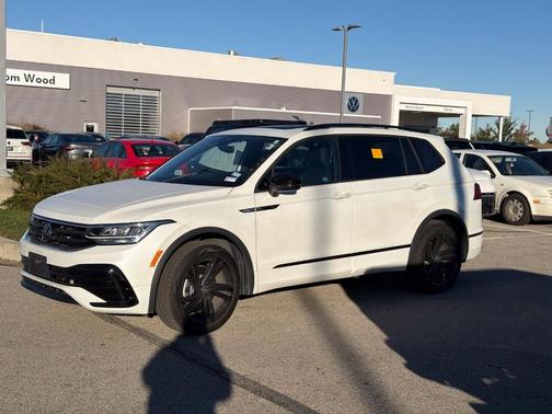 Opal White Pearl Effect 2023 Volkswagen Tiguan 2.0T SE R-Line Black