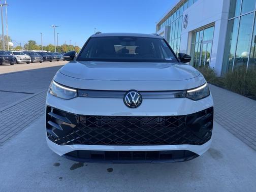 2025 Volkswagen Tiguan 2.0T SE R-Line Black