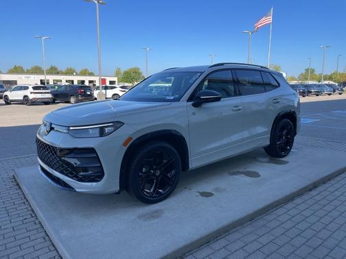 2025 Volkswagen Tiguan 2.0T SE R-Line Black