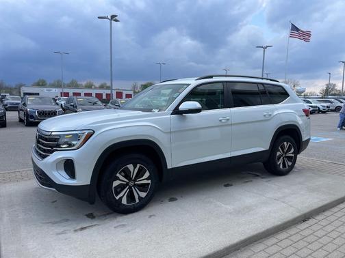 Opal White Pearl 2026 Volkswagen Atlas 2.0T SE