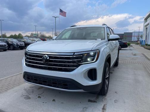 Opal White Pearl 2026 Volkswagen Atlas 2.0T SE