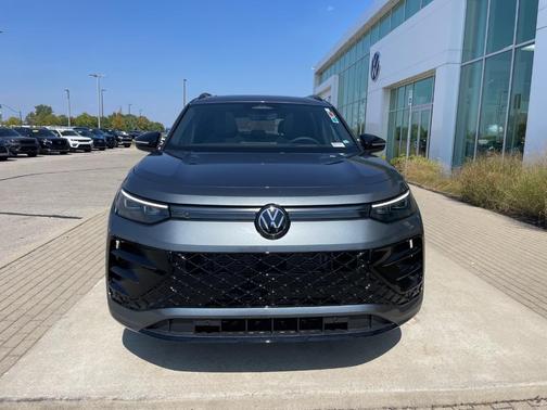 2025 Volkswagen Tiguan 2.0T SE R-Line Black