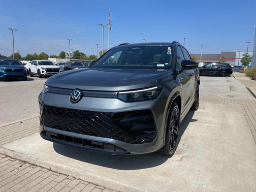 2025 Volkswagen Tiguan 2.0T SE R-Line Black