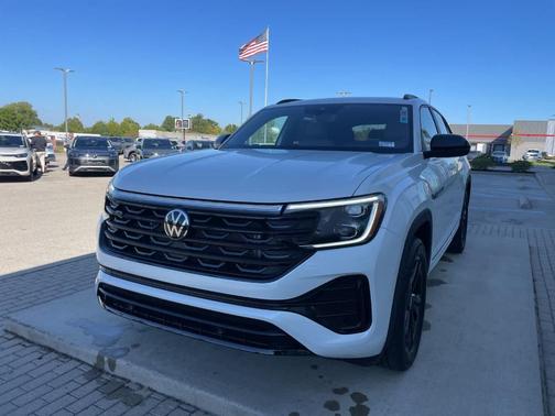 2026 Volkswagen Atlas Cross Sport 2.0T SEL R-Line Black