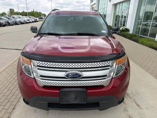 Red 2014 Ford Explorer XLT