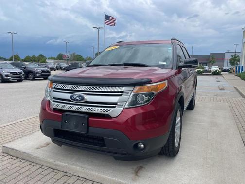 Red 2014 Ford Explorer XLT