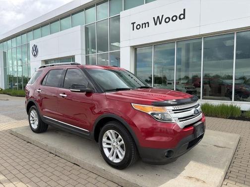 Red 2014 Ford Explorer XLT