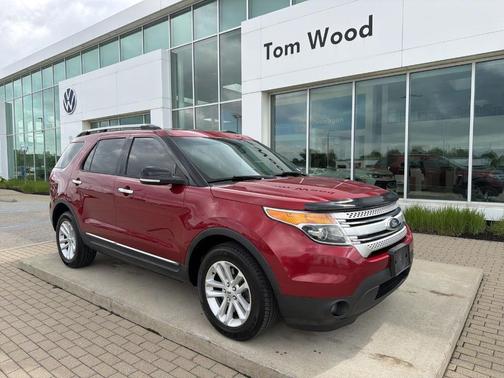 Red 2014 Ford Explorer XLT