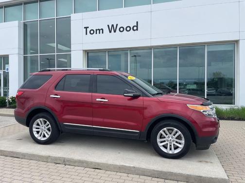 Red 2014 Ford Explorer XLT