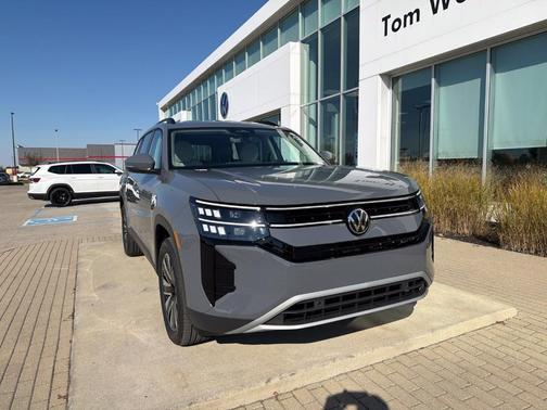 Pure Gray 2027 Volkswagen Atlas SE w/Technology
