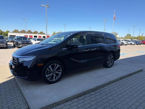 Crystal Black Pearl 2023 Honda Odyssey Touring