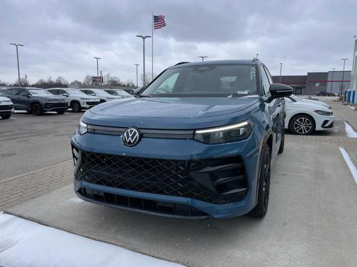 2026 Volkswagen Tiguan 2.0T SE R-Line Black