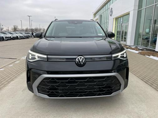 Deep Black Pearl Effect 2026 Volkswagen Taos 1.5T SEL