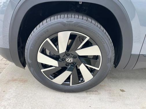 Pure Gray 2026 Volkswagen Atlas Cross Sport 2.0T SE W/TECHNOLOGY