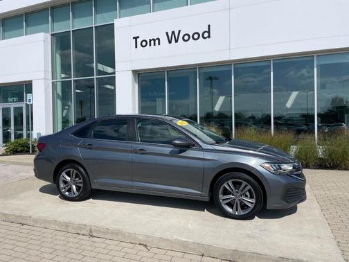 Platinum Gray Metallic 2023 Volkswagen Jetta 1.5T SE