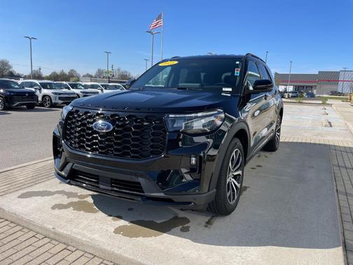 Black Metallic 2025 Ford Explorer ST-Line