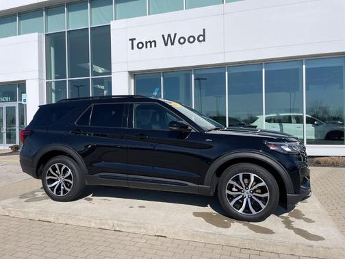 Black Metallic 2025 Ford Explorer ST-Line
