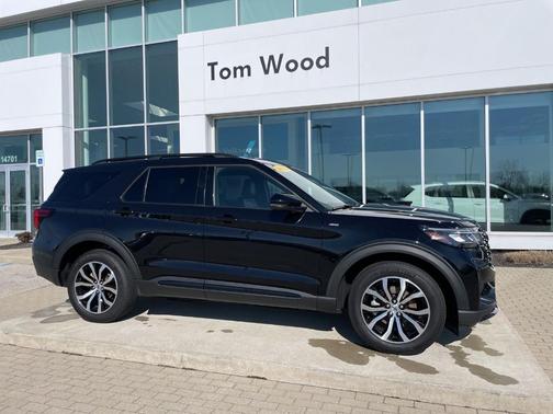 Black Metallic 2025 Ford Explorer ST-Line