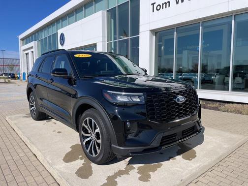 Black Metallic 2025 Ford Explorer ST-Line