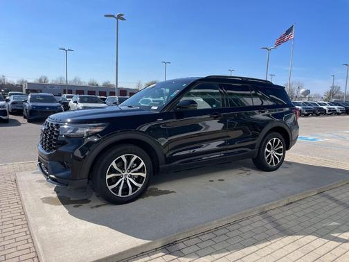 Black Metallic 2025 Ford Explorer ST-Line