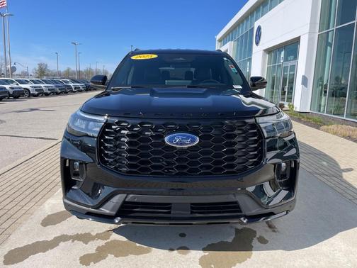 Black Metallic 2025 Ford Explorer ST-Line
