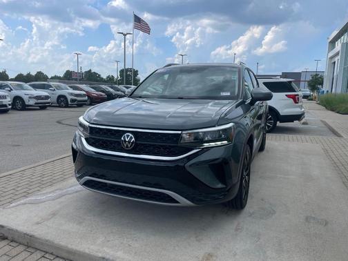 Platinum Gray Metallic 2023 Volkswagen Taos 1.5T SE