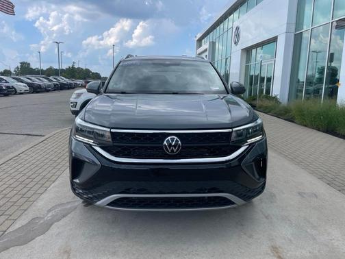 Platinum Gray Metallic 2023 Volkswagen Taos 1.5T SE