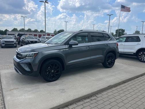 Platinum Gray Metallic 2023 Volkswagen Taos 1.5T SE
