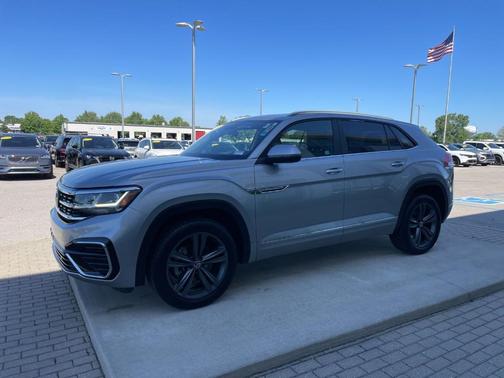 Pyrite Silver Metallic 2021 Volkswagen Atlas Cross Sport 3.6L V6 SE w/Technology R-Line
