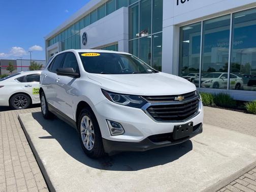 Summit White 2019 Chevrolet Equinox LS