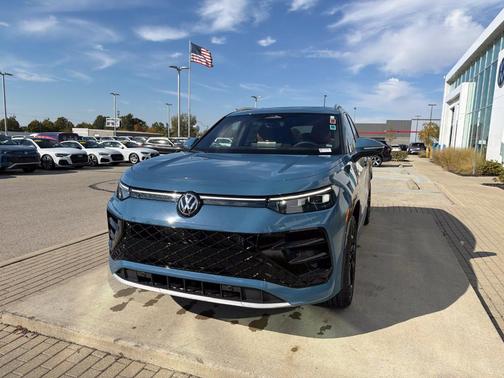 Monterey Blue Pearl 2026 Volkswagen Tiguan 2.0T SEL R-Line Turbo