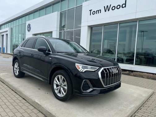 Mythos Black Metallic 2025 Audi Q3 45 S line Premium