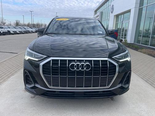 Mythos Black Metallic 2025 Audi Q3 45 S line Premium