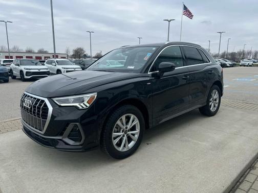 Mythos Black Metallic 2025 Audi Q3 45 S line Premium