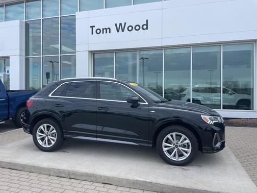 Mythos Black Metallic 2025 Audi Q3 45 S line Premium