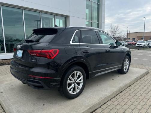 2025 Audi Q3 45 S line Premium