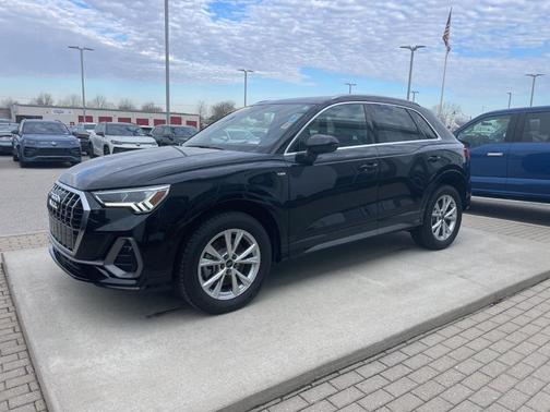 Mythos Black Metallic 2025 Audi Q3 45 S line Premium