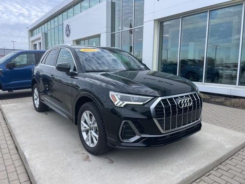 Mythos Black Metallic 2025 Audi Q3 45 S line Premium