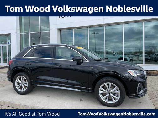 Mythos Black Metallic 2025 Audi Q3 45 S line Premium