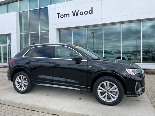 Mythos Black Metallic 2025 Audi Q3 45 S line Premium