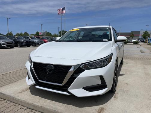 Cloud White 2022 Nissan Sentra SV