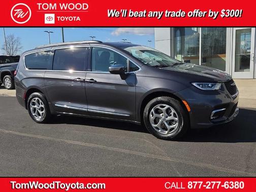 Granite Crystal Clearcoat Metallic 2022 Chrysler Pacifica Limited